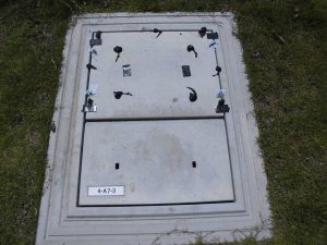 大切なお墓をお守りするため免震シートと耐震ボンドを使用しています。