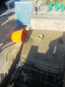 コンクリートを打設します。