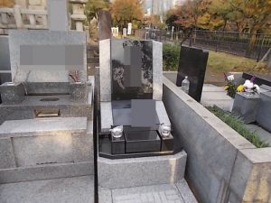 YKDとG688中目の2種類の石材を使用したオリジナルデザインのお墓が完成しました。 